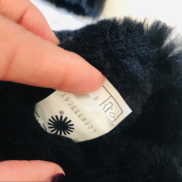 Black UGG Bailey/Button  Boots  Size 1 kids - Picture 8 of 8